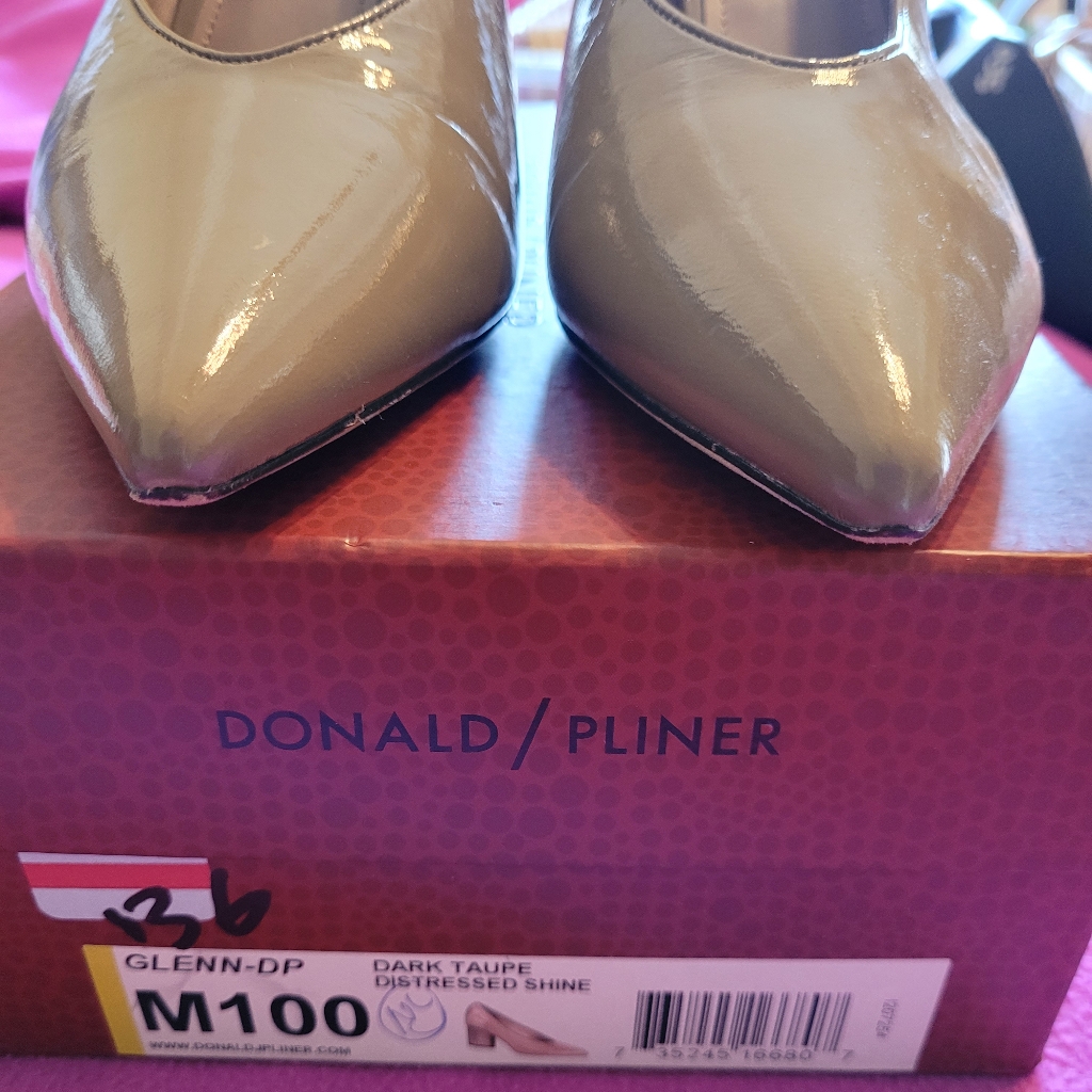 Donald Pliner Nude Patent Leather Pump  Size 10